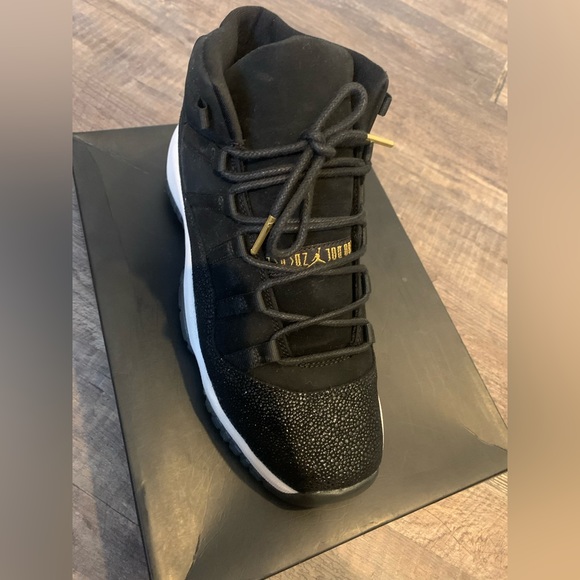 Jordan 11 Retro Heiress Black Stingray (GS) Size 8.5 women’s size - Picture 3 of 6